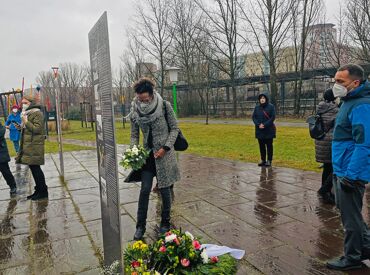 Saraya Gomis, Staatssekretärin gedenkt der Opfer