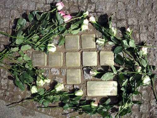 Stolpersteinverlegung für die Familie Adler
